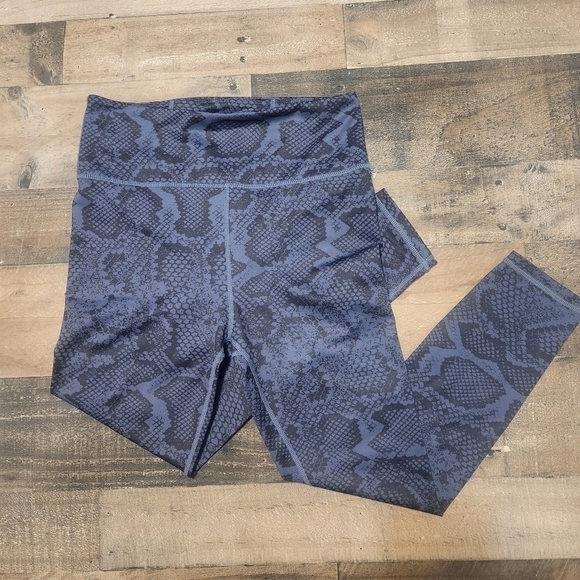 New All Fenix Navy Snake 7/8 Leggings - Picture 2 of 6